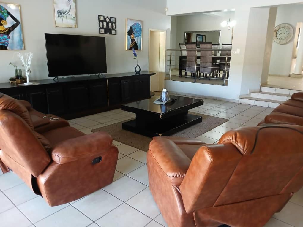 The Haven Guesthouse Ezulwini Lobamba Esterno foto