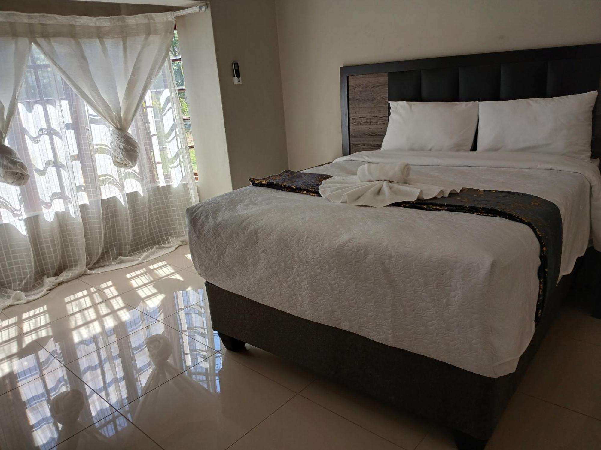 The Haven Guesthouse Ezulwini Lobamba Esterno foto